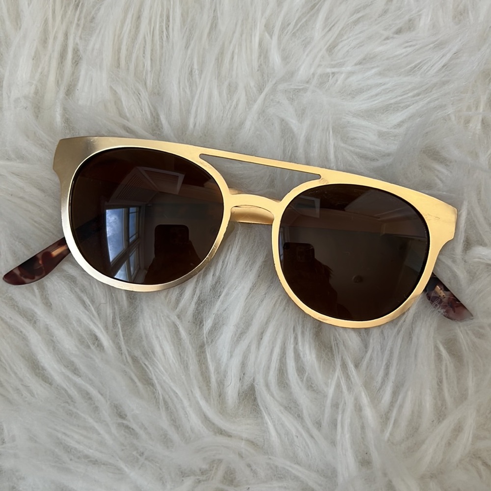 Top Bar Sunglasses (2) - Picture 2 of 3